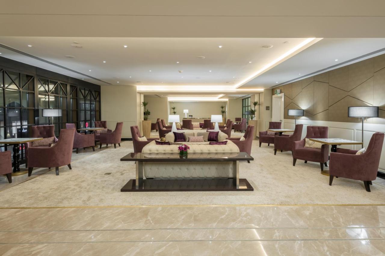 The Hotel Galleria Jeddah, Curio Collection By Hilton Bagian luar foto The lounge at the airport