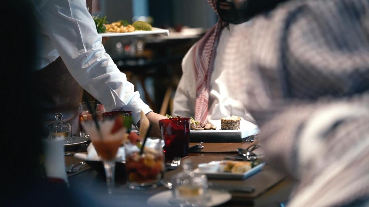 The Hotel Galleria Jeddah, Curio Collection By Hilton Bagian luar foto A waiter serving food