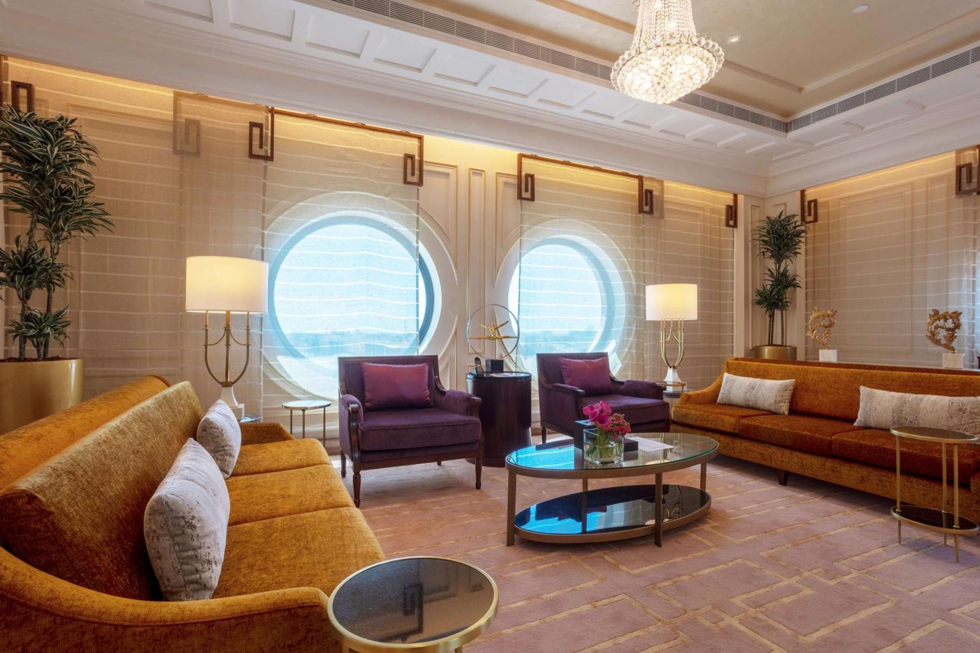 The Hotel Galleria Jeddah, Curio Collection By Hilton Bagian luar foto The living room of the Presidential Suite