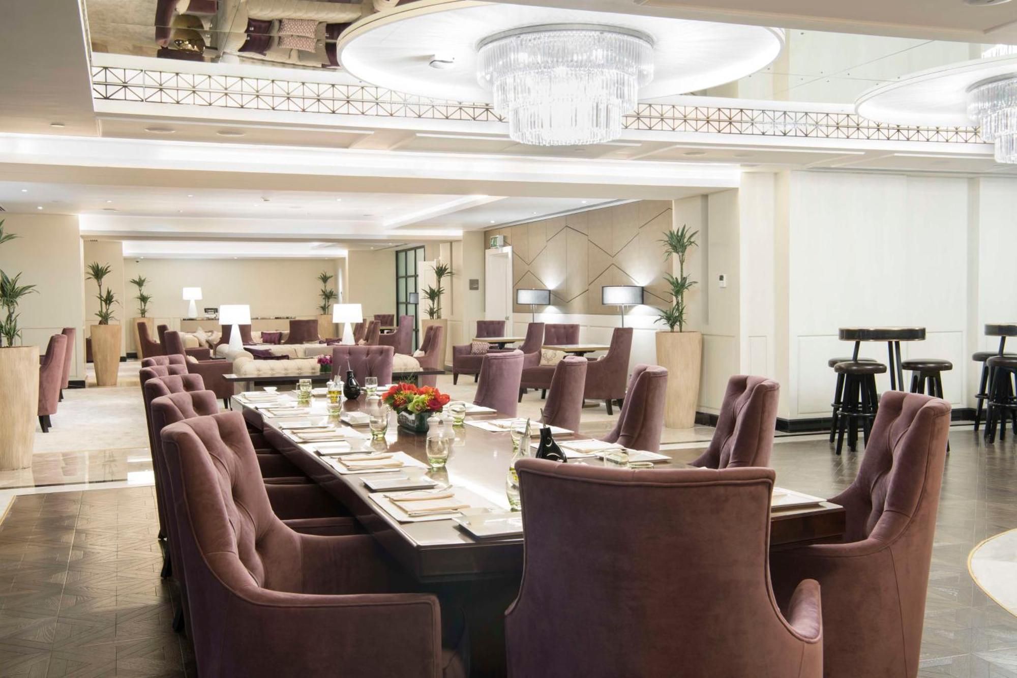 The Hotel Galleria Jeddah, Curio Collection By Hilton Bagian luar foto The restaurant