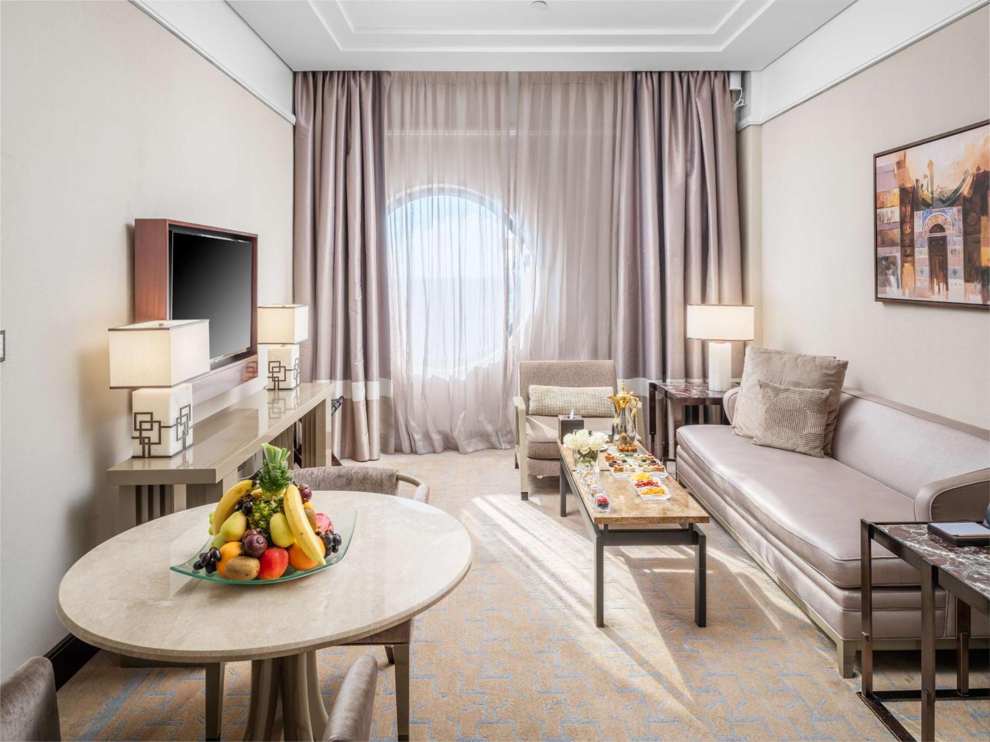 The Hotel Galleria Jeddah, Curio Collection By Hilton Bagian luar foto A suite at the hotel