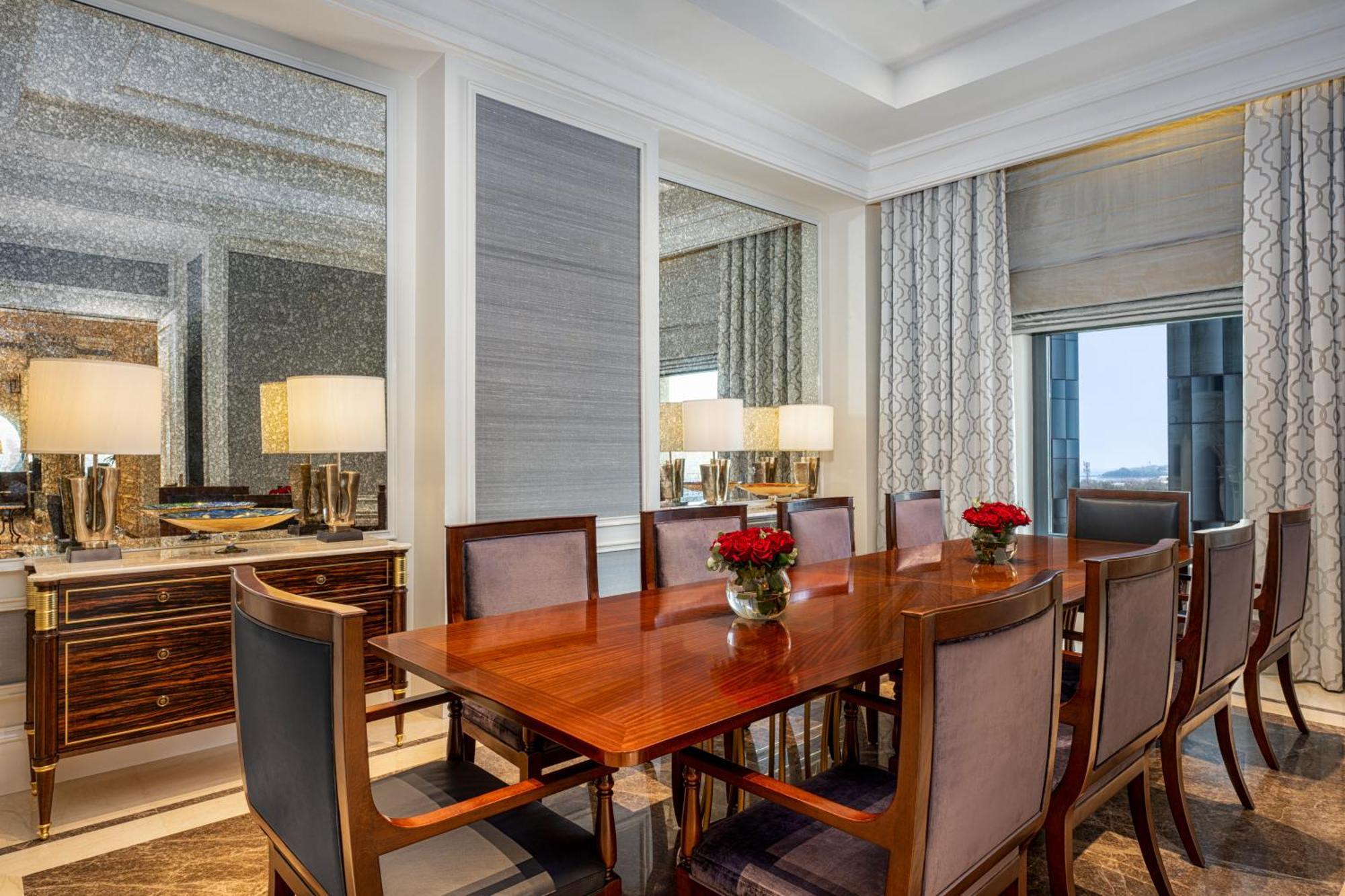 The Hotel Galleria Jeddah, Curio Collection By Hilton Bagian luar foto A dining room