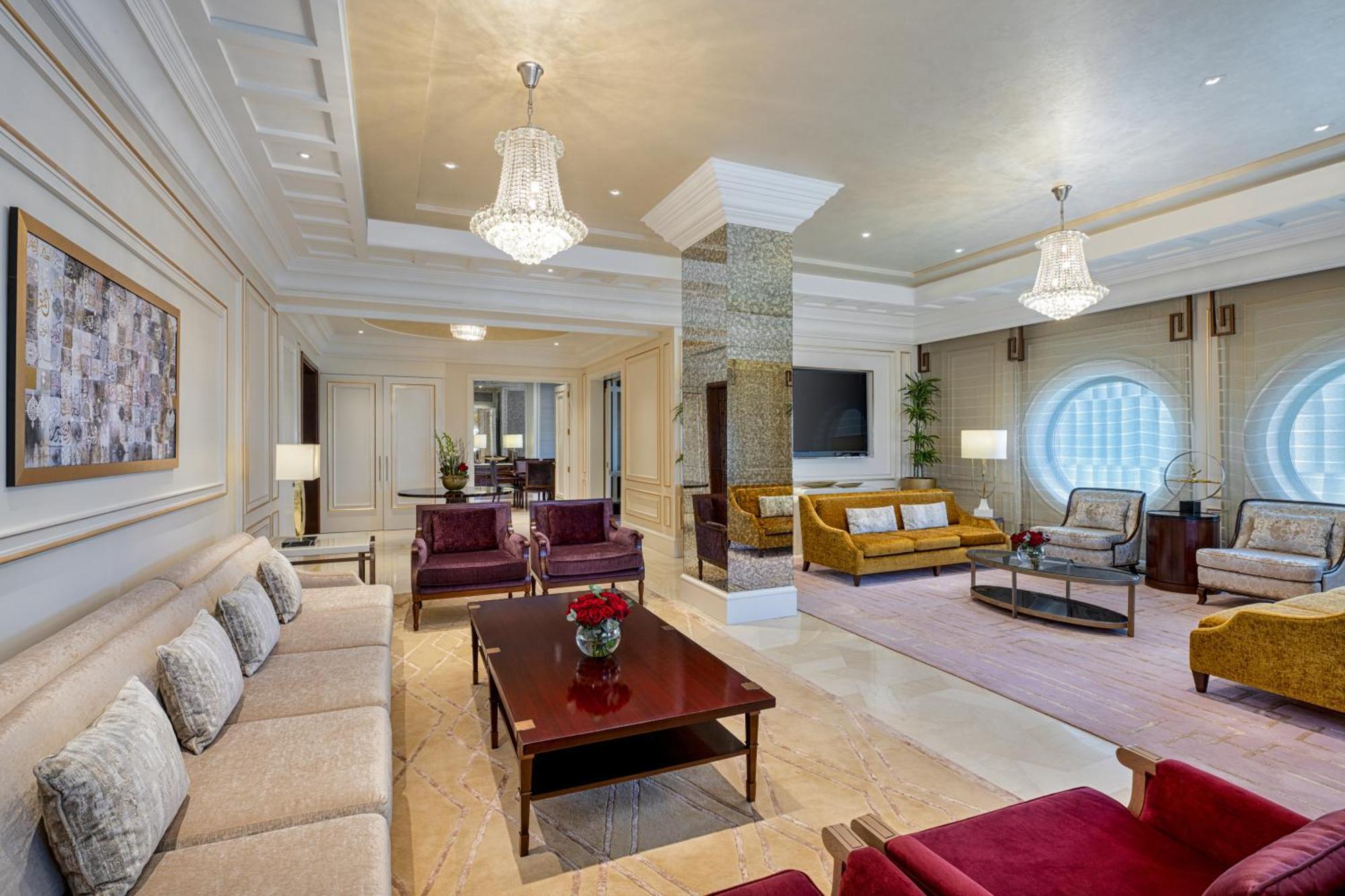 The Hotel Galleria Jeddah, Curio Collection By Hilton Bagian luar foto The Presidential Suite