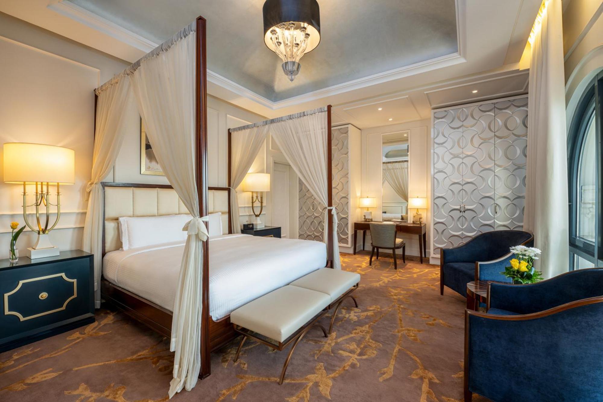 The Hotel Galleria Jeddah, Curio Collection By Hilton Bagian luar foto A suite at the hotel