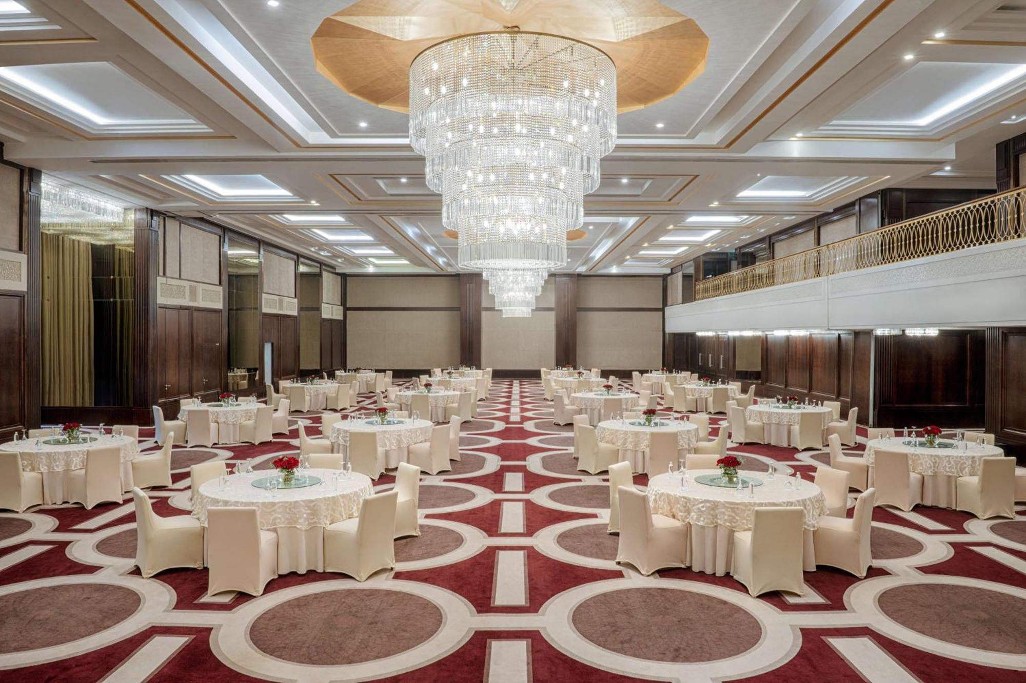 The Hotel Galleria Jeddah, Curio Collection By Hilton Bagian luar foto The Grand Ballroom